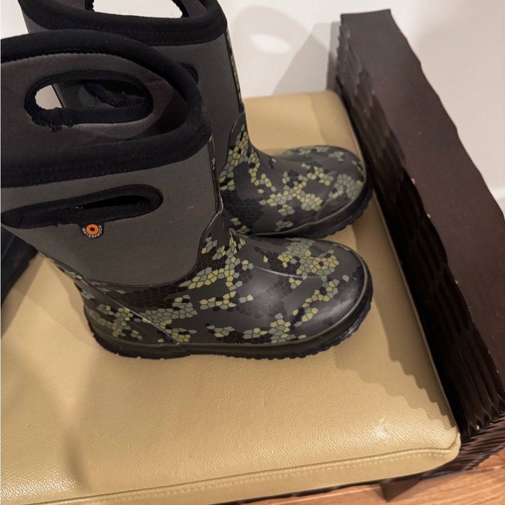Bogs Kids Rain Boots - Black and Green Camo